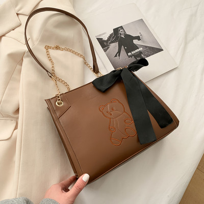 Καθημερινή τσάντα με διακόσμηση αρκουδάκι και κορδέλα