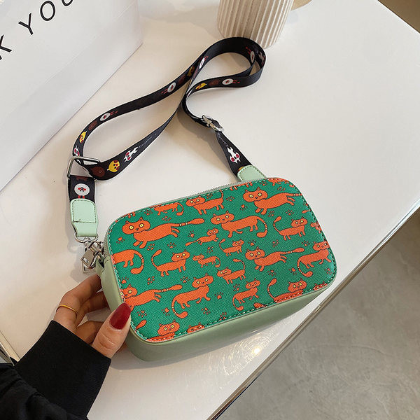 Sieviešu soma ar aplikāciju un tekstila rokturi