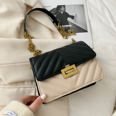 Γυναικεία έκο δερμάτινη τσάντα με μεταλλική στερέωση και λαβή