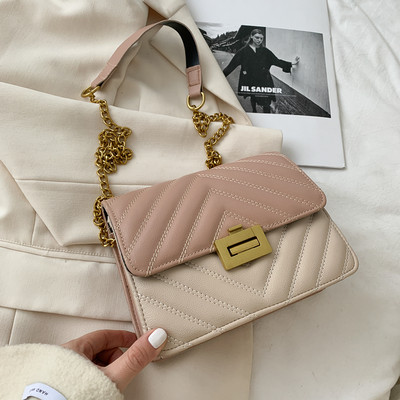 Γυναικεία έκο δερμάτινη τσάντα με μεταλλική στερέωση και λαβή