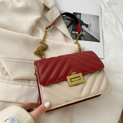 Γυναικεία έκο δερμάτινη τσάντα με μεταλλική στερέωση και λαβή