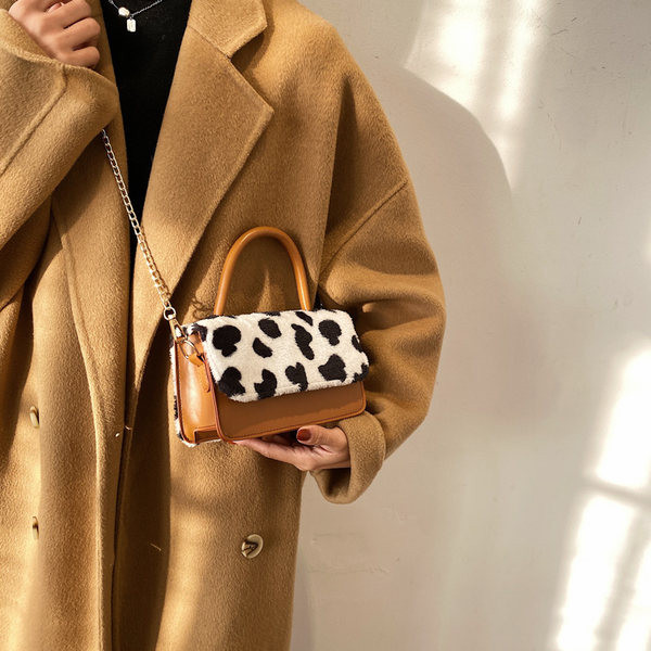 Γυναικεία έκο δερμάτινη τσάντα με δύο λαβές - μεταλλικό κούμπωμα