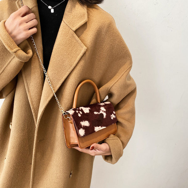 Γυναικεία έκο δερμάτινη τσάντα με δύο λαβές - μεταλλικό κούμπωμα