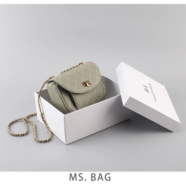 Geanta mica din piele cu lant metalic pentru femei