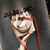 Μικρή γυναικεία τσάντα από οικολογικό δέρμα