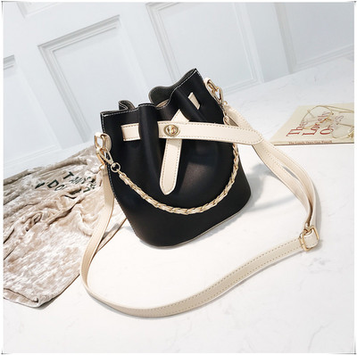 Μικρή γυναικεία τσάντα από οικολογικό δέρμα