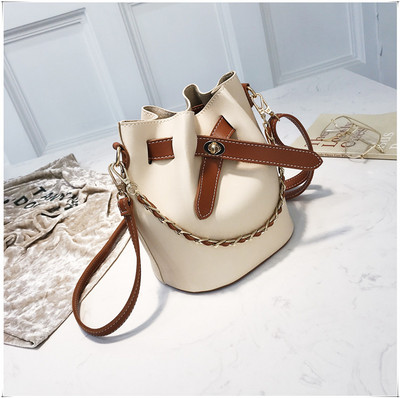 Μικρή γυναικεία τσάντα από οικολογικό δέρμα