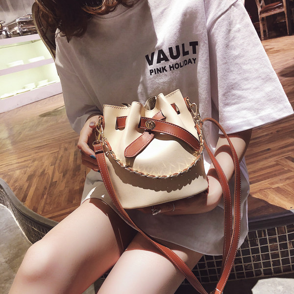 Μικρή γυναικεία τσάντα από οικολογικό δέρμα