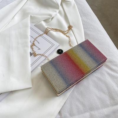 Γυναικεία πολύχρωμη τσάντα με μακριά αλυσίδα