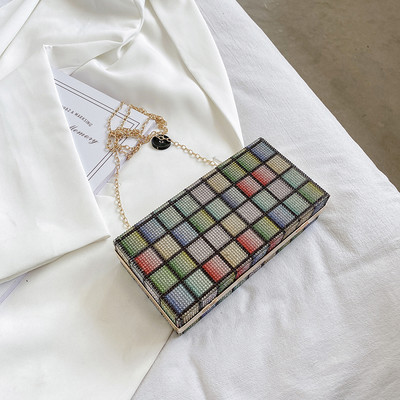 Γυναικεία πολύχρωμη τσάντα με μακριά αλυσίδα