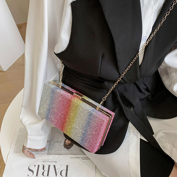 Γυναικεία πολύχρωμη τσάντα με μακριά αλυσίδα