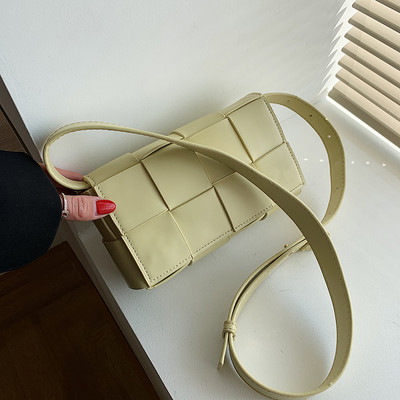 Sieviešu ādas soma ar garu rokturi dažādās krāsās