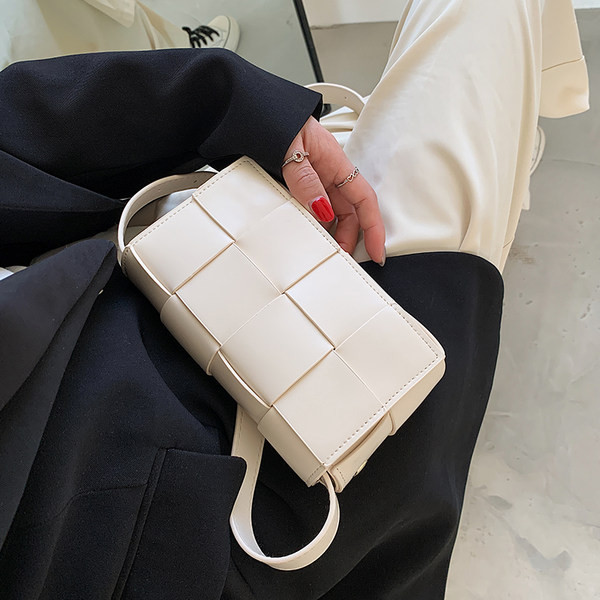 Sieviešu ādas soma ar garu rokturi dažādās krāsās