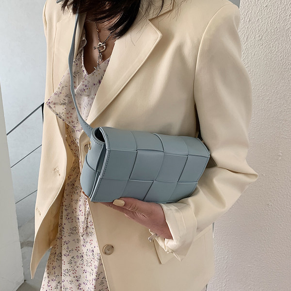 Sieviešu ādas soma ar garu rokturi dažādās krāsās