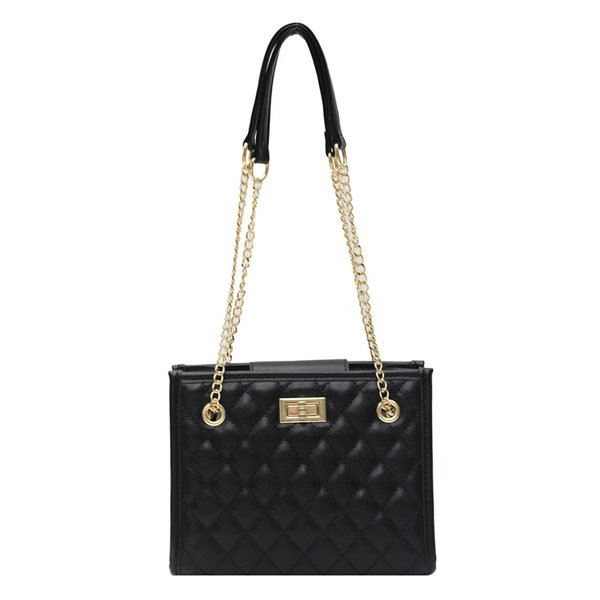 Μεγάλη καπιτονέ οικολογική δερμάτινη τσάντα με μεταλλικές λαβές