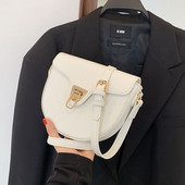 Γυναικεία τσάντα έκο δερμάτινη και μεταλλικό κούμπωμα