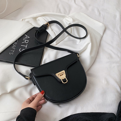 Γυναικεία τσάντα έκο δερμάτινη και μεταλλικό κούμπωμα