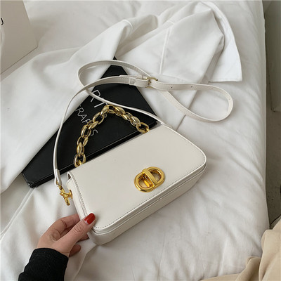 Sieviešu maza soma ar sprādzi un metāla ķēdīti