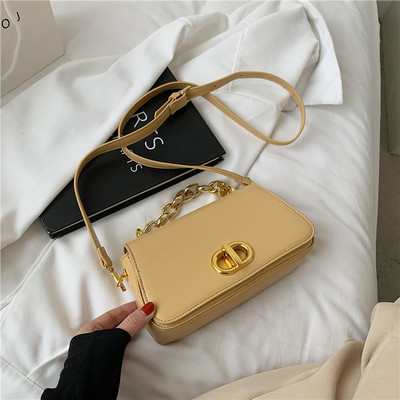 Sieviešu maza soma ar sprādzi un metāla ķēdīti