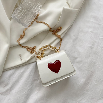 Geanta de dama din piele cu maner metalic si decor inima