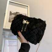 Καθημερινή γυναικεία τσάντα με μεταλλική αλυσίδα