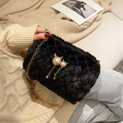 Καθημερινή γυναικεία τσάντα με μεταλλική αλυσίδα