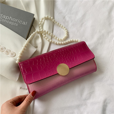 Sieviešu ādas soma ar pērlēm un aizdari