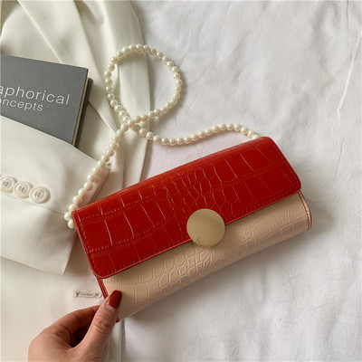 Sieviešu ādas soma ar pērlēm un aizdari