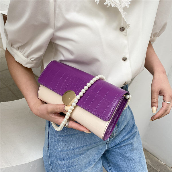 Sieviešu ādas soma ar pērlēm un aizdari