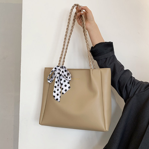 Geanta de dama din piele model nou cu panglica in trei culori