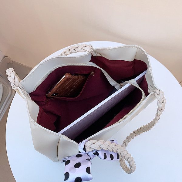 Geanta de dama din piele model nou cu panglica in trei culori