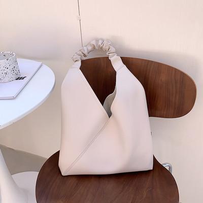 Γυναικεία τσάντα μονόχρωμη από οικολογικό δέρμα σε διάφορα χρώματα