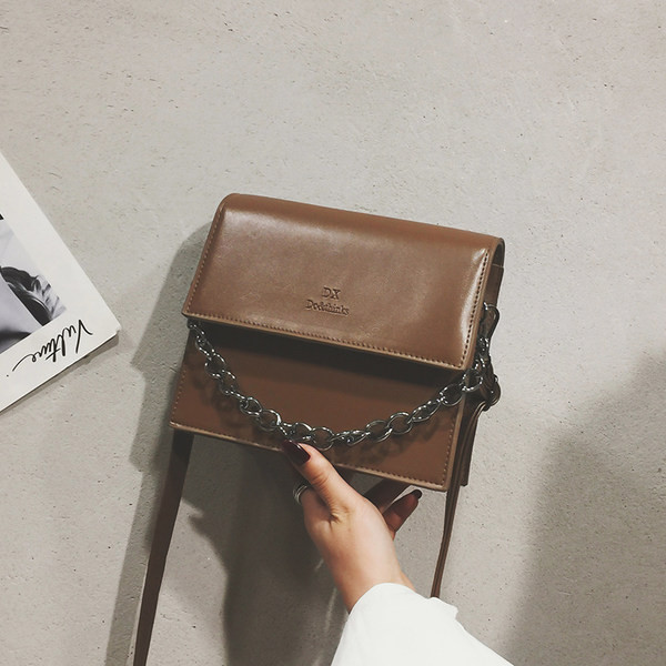 Νέο μοντέλο κομψή γυναικεία τσάντα με μεταλλική αλυσίδα