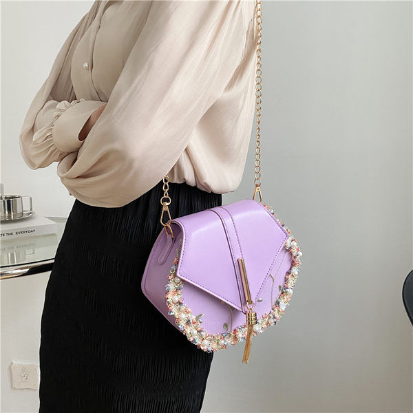 Γυναικεία έκο δερμάτινη τσάντα με διακόσμηση από πέρλες