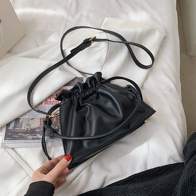 Γυναικεία τσάντα από έκο δέρμα  και κλείσιμο με κορδόνια