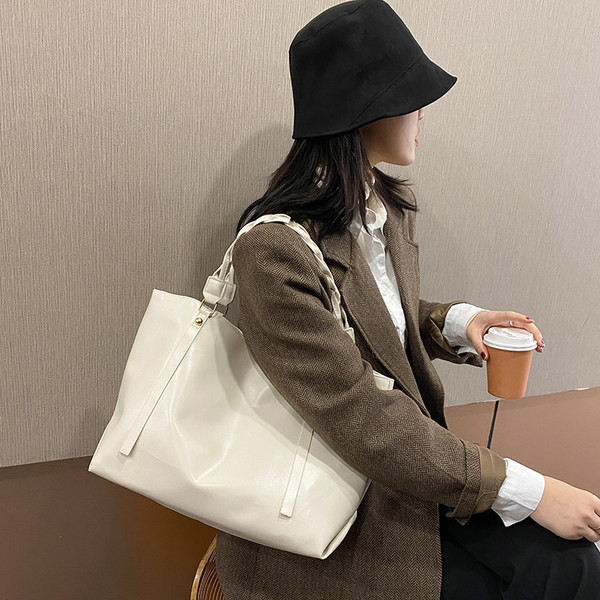 Geanta casual de dama din piele cu maner scurt