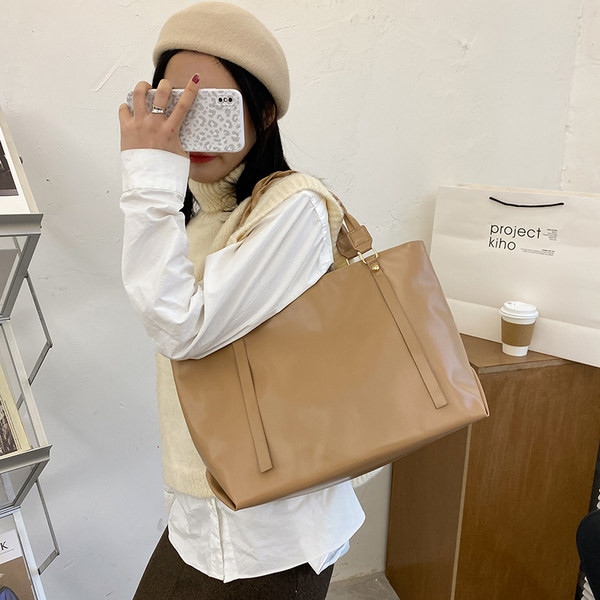 Geanta casual de dama din piele cu maner scurt