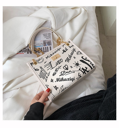 Geantă mică pătrată de damă cu mânere metalice