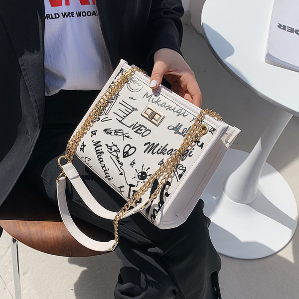 Geantă mică pătrată de damă cu mânere metalice