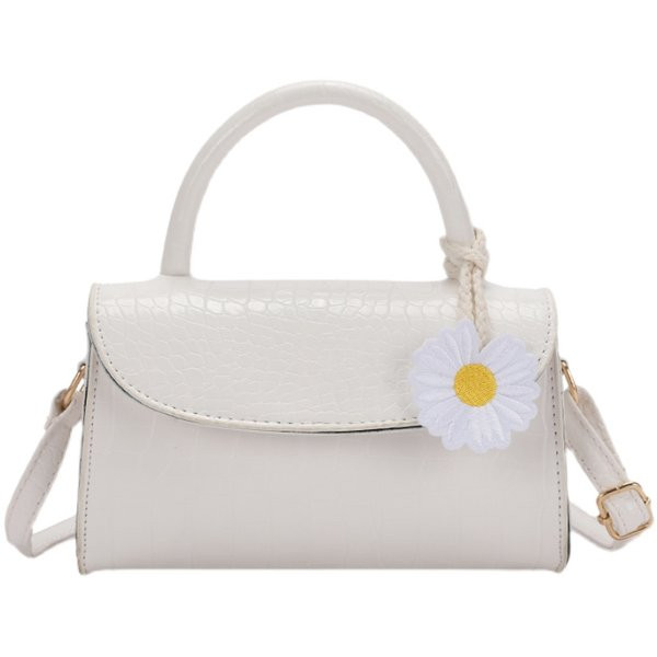 Καθημερινή γυναικεία τσάντα από οικολογικό δέρμα με τρισδιάστατο στοιχείο