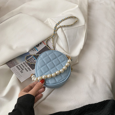 Geanta de dama cu forma rotunda si perle