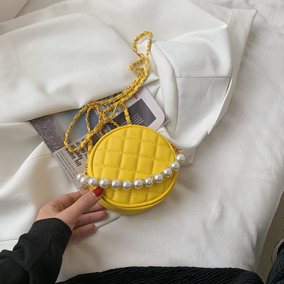 Geanta de dama cu forma rotunda si perle