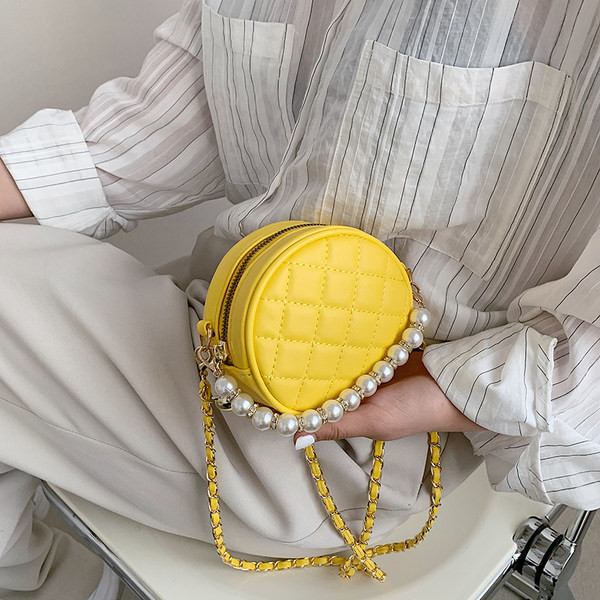 Geanta de dama cu forma rotunda si perle