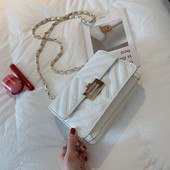 Neliela stepēta soma ar garu metāla rokturi