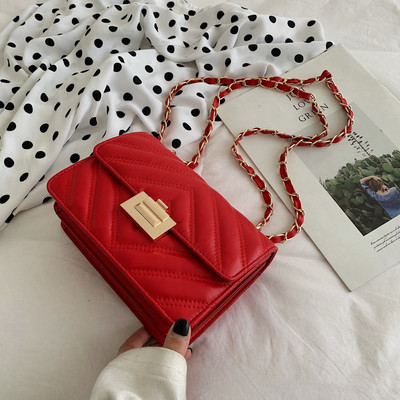 Neliela stepēta soma ar garu metāla rokturi