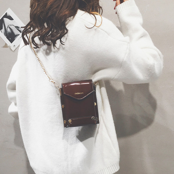 Sieviešu taisnstūra soma no eko ādas ar metāla ķēdīti