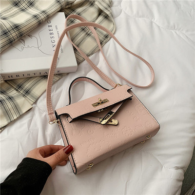 Ādas soma ar diviem rokturiem un metāla aizdari