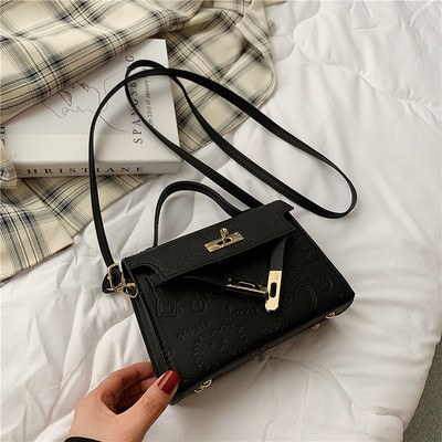 Ādas soma ar diviem rokturiem un metāla aizdari