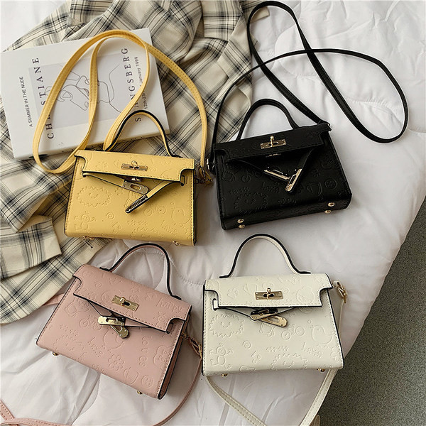 Ādas soma ar diviem rokturiem un metāla aizdari