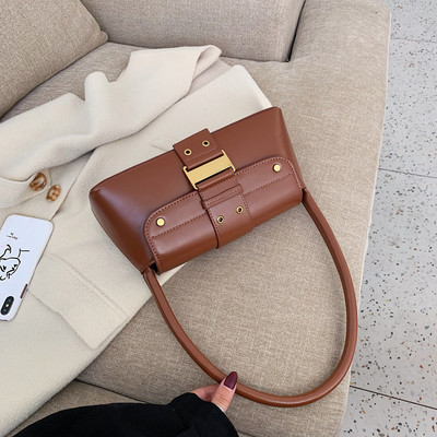 Taisnstūrveida ikdienas soma un sprādze